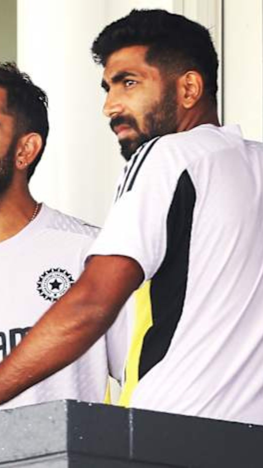 বুমরা জানাচ্ছেন আত্মবিশ্বাসই সাফল্যের চাবিকাঠি এবং ভারতীয় সাজঘরে সেই নিয়েই আলোচনা হয়।