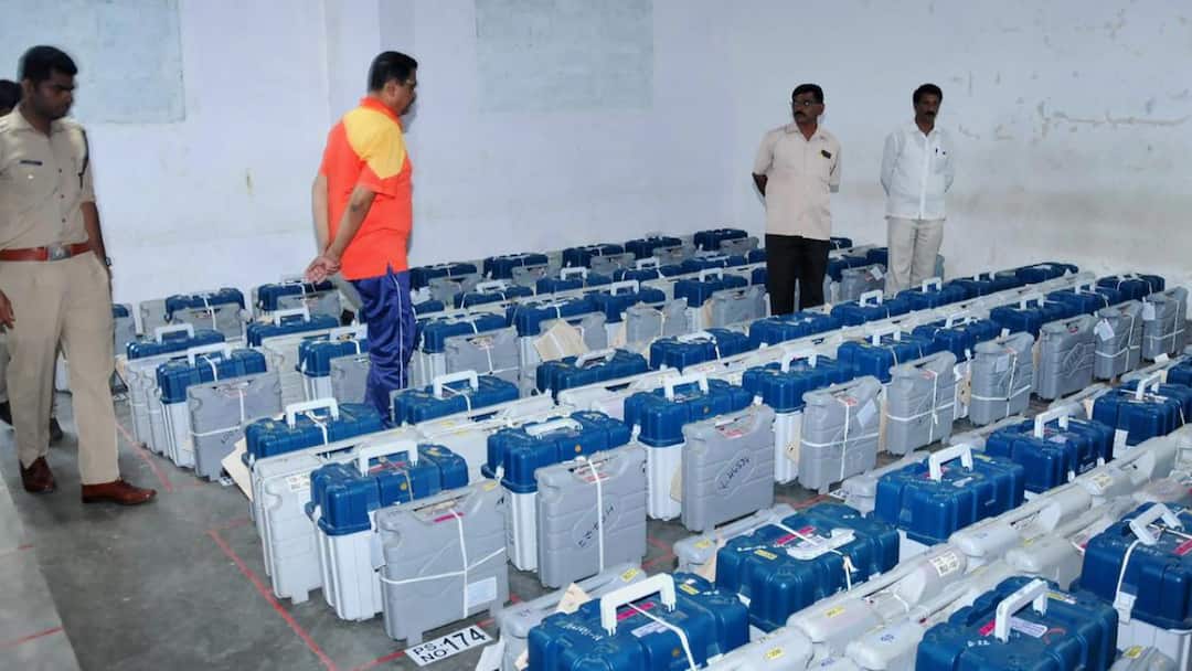 evm strong room security after voting here know complete process काउंटिंग से पहले किसके हाथों में होती है स्ट्रॉन्ग रूम की चाबी? जान लीजिए क्या होता है पूरा प्रोसेस