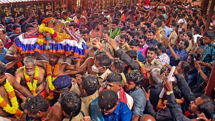 Sabarimala for the first time:சபரிமலை ஐயப்பனுக்கு முதன்முறை மாலை அணிபவர்கள் என்றால் கட்டாயம் தெரிந்து கொள்ள வேண்டியதும், செய்ய வேண்டியதும் விசயங்கள் பற்றி இங்கே காணலாம்.