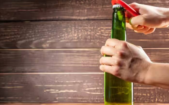 ਮਰਦਾਂ ਲਈ, ਰੋਜ਼ਾਨਾ 30 ਤੋਂ 60 ਮਿਲੀਲੀਟਰ ਅਲਕੋਹਲ ਦਾ ਸੇਵਨ ਕਰਨਾ ਠੀਕ ਹੈ, ਜਦੋਂ ਕਿ ਔਰਤਾਂ ਲਈ, 30 ਮਿਲੀਲੀਟਰ ਜਾਂ ਇਸ ਤੋਂ ਘੱਟ ਨੂੰ ਠੀਕ ਮੰਨਿਆ ਜਾਂਦਾ ਹੈ।