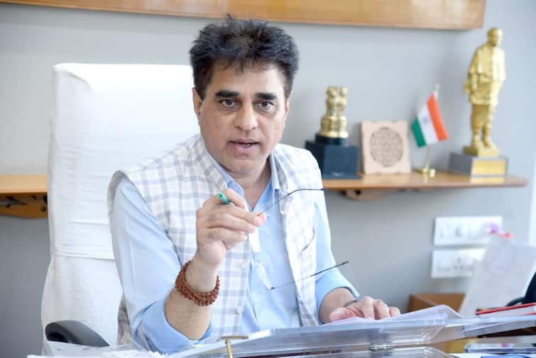 School administrators cannot force children to wear a certain color sweater in winter Gandhinagar: શાળા સંચાલકો સામે સરકારની લાલ આંખ, શિયાળામાં ચોક્કસ રંગનું સ્વેટર પહેરવા બાળકો પર દબાણ કરશે તો થશે કાર્યવાહી