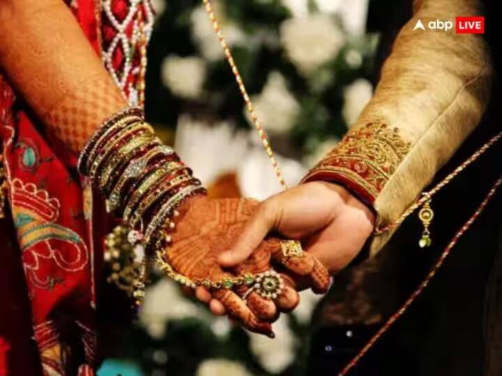 એવું કહેવાય છે કે માણસ સાત જન્મ લે છે, તેથી વર અને વરને સાત જન્મના સાથી કહેવામાં આવે છે. લગ્ન સમયે, સાત ફેરામાં, વર અને કન્યા એકબીજાને સુખી લગ્ન જીવન જીવવાનું વચન આપે છે.