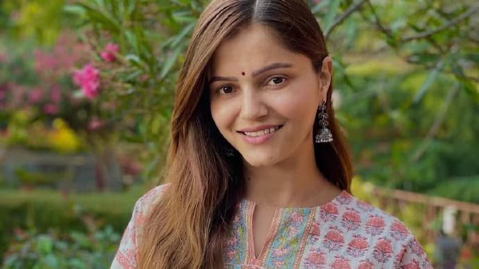 Soumya - Shakti – Astitva Ke Ehsaas Ki: Soumya, portrayed by Rubina Dilaik in Shakti – Astitva Ke Ehsaas Ki, is a transgender woman courageously navigating a world rife with misunderstandings and biases. Her story is a moving journey of self-acceptance, where she battles societal prejudices and deeply rooted stereotypes. Despite rejection from her family and the community, Soumya’s unwavering spirit shines as she strives for love, dignity, and respect. Her resilience to face challenges and determination to break barriers highlight the strength of her character. Soumya’s journey inspires viewers to embrace inclusivity and empathy, proving that everyone, regardless of identity, deserves a place in society with dignity and love.