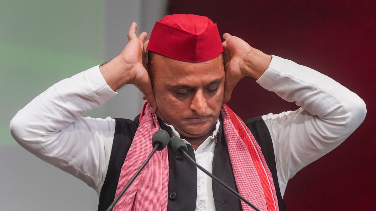 UP Bypolls 2024 Results: यूपी उपचुनाव में जिस सीट पर दारोगा ने लहराया था पिस्टल, वहां क्या है अखिलेश की सपा का हाल