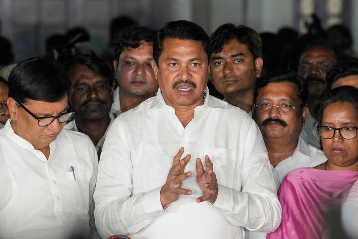 वहीं कांग्रेस के महाराष्ट्र प्रमुख नाना पटोले को मुख्यमंत्री के रूप में सिर्फ दो फीसदी लोग ही देखना पसंद करते हैं.