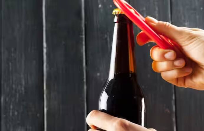 ਆਮ ਤੌਰ 'ਤੇ, ਸ਼ਰਾਬ ਅਤੇ ਮਿਕਸਰ (ਜਿਵੇਂ ਪਾਣੀ, ਸੋਡਾ, ਕੋਲਾ) ਦਾ ਅਨੁਪਾਤ 1:2 ਜਾਂ 1:3 ਹੁੰਦਾ ਹੈ। ਜੇਕਰ ਤੁਸੀਂ 30 ਮਿਲੀਲੀਟਰ ਦਾ ਪੈਗ ਸ਼ਰਾਬ ਬਣਾ ਰਹੇ ਹੋ ਤਾਂ 60 ਤੋਂ 90 ਮਿਲੀਲੀਟਰ ਮਿਕਸਰ ਵਿੱਚ ਮਿਲਾ ਦੇਣਾ ਚਾਹੀਦਾ ਹੈ।