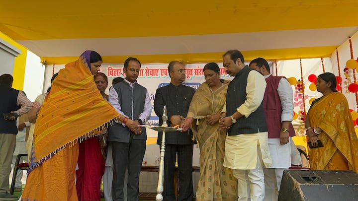 स्वास्थ्य मंत्री ने कहा कि पूरे बिहार के 21 जिलों में नए सदर अस्पताल बनाए जा रहे हैं, लेकिन नवादा का जो मॉडल अस्पताल बनेगा, वह पूरे बिहार के सबसे बड़े सदर अस्पताल के रूप में जाना जाएगा.