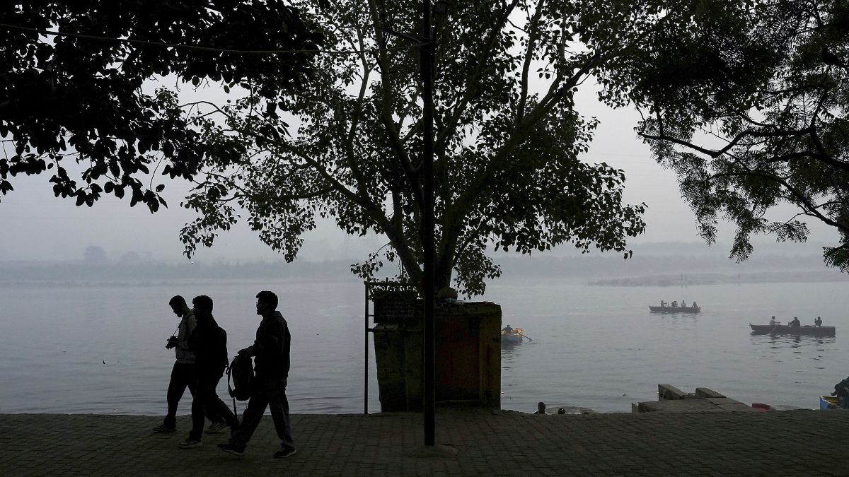 Delhi Records Coldest Night Of This Winter With Mercury Just Above 10°C, Fog Alert Issued: Details