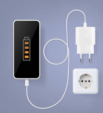 ਡਿਵਾਈਸ ਨੂੰ ਫੋਨ ਦੇ ਪਿਛਲੇ ਪੈਨਲ 'ਤੇ ਰੱਖੋ: ਇਸ ਤੋਂ ਬਾਅਦ, ਡਿਵਾਈਸ ਨੂੰ ਚਾਰਜ ਕਰਨ ਲਈ ਫੋਨ ਦੇ ਪਿਛਲੇ ਪਾਸੇ ਰੱਖੋ। ਇਹ ਪ੍ਰਕਿਰਿਆ ਵਾਇਰਲੈੱਸ ਚਾਰਜਿੰਗ ਪੈਡ ਦੀ ਤਰ੍ਹਾਂ ਕੰਮ ਕਰਦੀ ਹੈ।