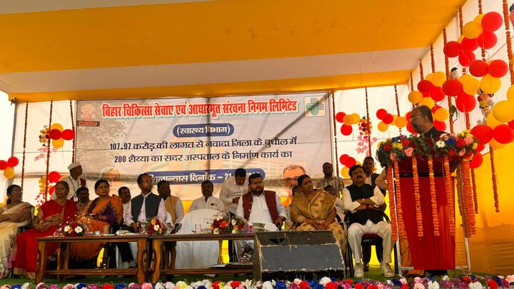 स्वास्थ्य मंत्री ने कहा कि पूरे बिहार में एक तरफ गैर सरकारी तो दूसरी तरफ सरकारी संस्थाओं को बनाने का काम किया गया, जहां जीएनएम, एएनएम, बीएससी नर्सिंग, पैरामेडिकल की पढ़ाई हो रही है. इन संस्थाओं के खुल जाने से बिहार की बेटियों को नर्सिंग की पढ़ाई के लिए बिहार से बाहर नहीं जाना पड़ता है.