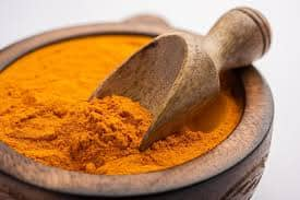 Stomach irritation: Consuming too much turmeric increases the amount of acid in the stomach, which can cause stomach irritation and acidity. This can disturb the digestive system, causing problems like diarrhea and vomiting.