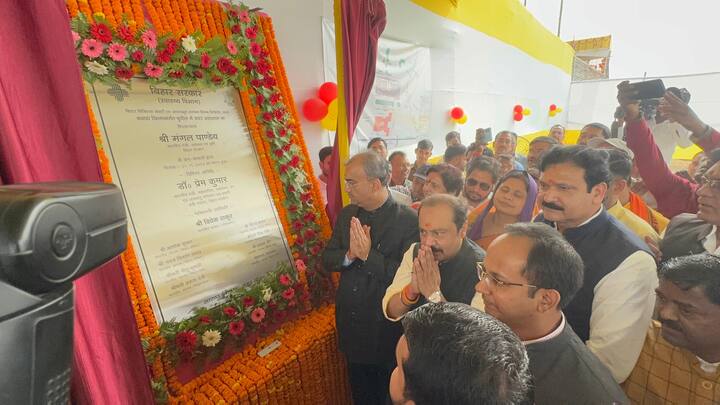 स्वास्थ्य मंत्री मंगल पांडेय ने कहा कि बिहार के मुख्यमंत्री के निर्देश पर नवादा को दो बड़ी सौगात मिली है. उन्होंने कहा कि देश के प्रधानमंत्री नरेंद्र मोदी के नेतृत्व में देश की स्वास्थ्य सेवाओं को दुरुस्त करने में लगे है.