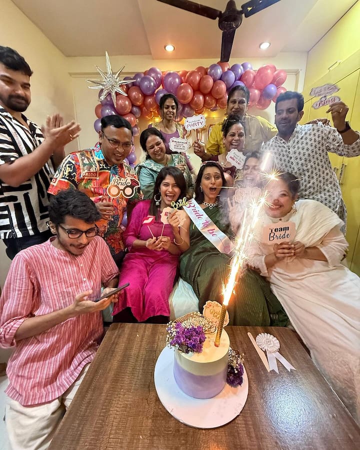 तिच्या आधीच्या मालिकेतील कलाकारही हजर होते.