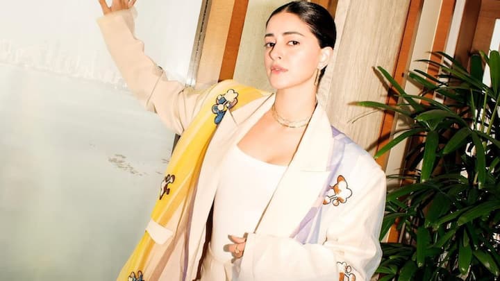 Ananya Panday is dominating the fashion scene with her latest look. Let’s take a closer look at her stunning outfit.