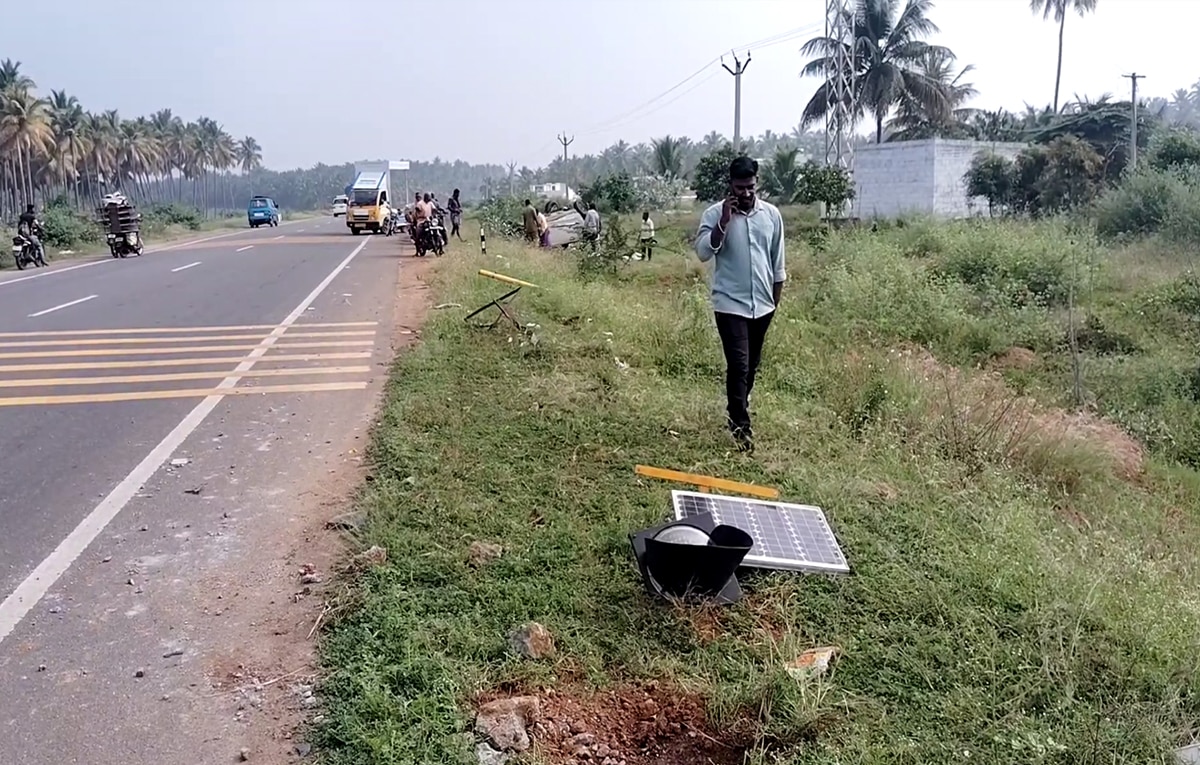 சபரிமலை சென்று திரும்பியபோது நேர்ந்த சோகம் - கார் விபத்தில் சிறுவன் உயிரிழப்பு