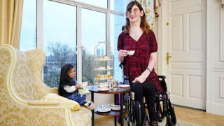 एक साथ नजर आईं दुनिया की सबसे लंबी और सबसे छोटी महिला, वीडियो देख हैरान रह जाएंगे आप