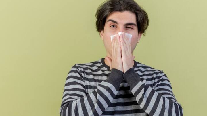 শ্বাসকষ্টের সমস্যা থাকলে এই অ্যালার্জির কারণে হাঁচি, সর্দি লেগে থাকে অনেকের। চোখে চুলকানিও হতে পারে।