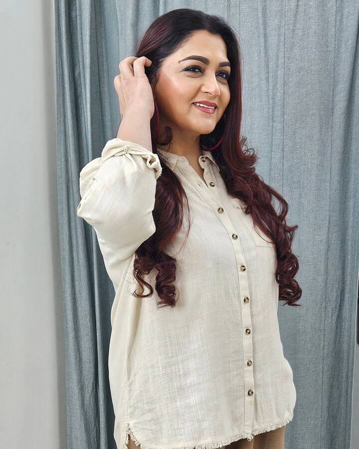 खुशबू सुंदर से जब IFFI 2024 महिला सेफ्टी और संघर्ष को लेकर सवाल किया गया तो एक्ट्रेस ने कहा कि, सिर्फ फिल्म इंडस्ट्री में ही नहीं अपनी लाइफ के हर कदम पर संघर्ष करना पड़ता है.