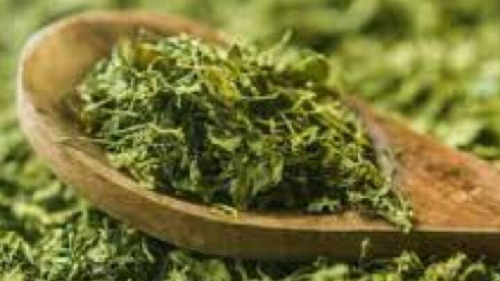 মেথি শাক খেতে এমনই সুস্বাদু। তার উপর বাজারে এই সময়টায় এই শাক বেশ ভালই পাওয়া যায়। অনেকেই এই শাক খেতে পছন্দ করেন।