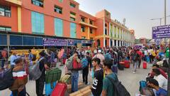 दिल्ली: कोहरे ने दर्जनों ट्रेनों की रफ्तार पर लगाई ब्रेक, यात्रा शुरू करने से पहले जान लें अपडेट