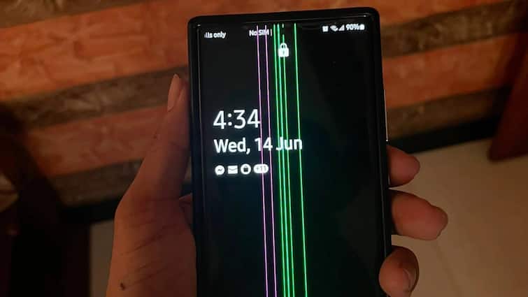 Samsung offers free display replacement service to these galaxy smartphones check details Samsung यूजर्स को बड़ी राहत! 31 दिसंबर तक ये सर्विस फ्री में दे रही कंपनी