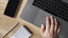 Vastu Tips: উন্নতিতে বাধা! কেরিয়ারে পথের কাঁটা দূর করবেন কীভাবে?