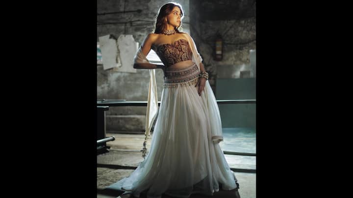 3. Indo-Western Lehenga With Crop Top: This style blends the classic touch of lehenga with a modern touch of fashionable crop tops maintaining the cultural essence of the outfit. Including a jacket or a dupatta can take the style up a notch. Make sure the patterns and colours are complementary between the lehenga and the top, and pick natural fibers that will remain comfortable even for long periods. (Image Source: Instagram/@sharvari)