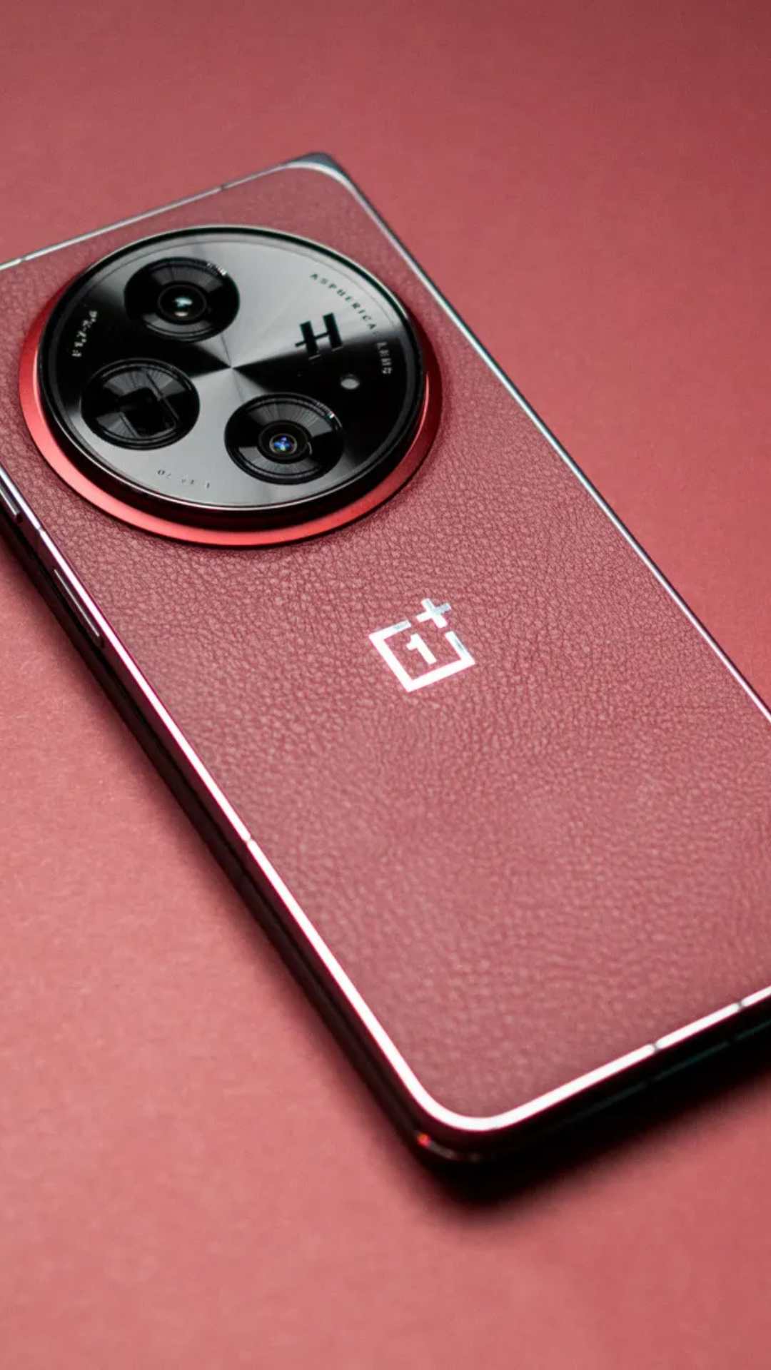 जानकारी के मुताबिक, कंपनी OnePlus V Flip नाम से फ्लिप फोन को बाजार में उतार सकती है.