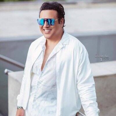 दरअसल उस दौर में धर्मेंद्र ना सिर्फ बॉलीवुड के बड़े स्टार थे बल्कि उनकी बात बॉलीवुड से भी बाहर कोई नहीं टालता था. धर्मेंद्र के इस रसूख और इज्जत की वजह से वो लोग गोविंदा से अपने कदम पीछे खींच गए थे.