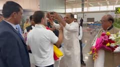 WATCH: राहुल गांधी के MP भजन लाल जाटव की माला नहीं पहनने पर सियासत, BJP-BSP ने लगाए ये आरोप