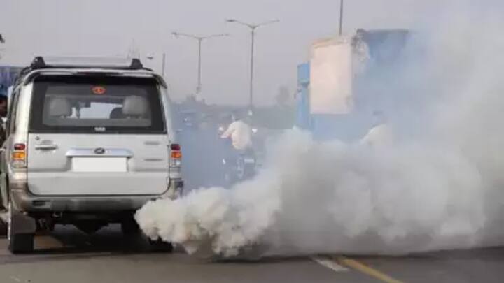 वहीं, भारत के अलावा अमेरिका जैसे विकसित देशों को प्रदूषण का सामना करना पड़ रहा है. इसके लिए अमेरिकी सरकार डीजल और पेट्रोल गाड़ियों के बजाय इलेक्ट्रिक गाड़ियों को बढ़ावा दे रही है. हालिया दिनों में अमेरिका की सड़कों पर इलेक्ट्रिक गाड़ियों की संख्या में तेजी से बढ़ोतरी देखी गई है. (फोटो क्रेडिट- सोशल मीडिया)