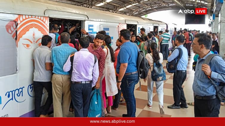 'You Are Not In Bangladesh': Woman Mocks Kolkata Metro Riders For Speaking In Bangla. WATCH