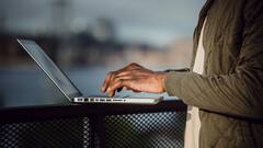 Vastu Tips: উন্নতিতে বাধা! কেরিয়ারে পথের কাঁটা দূর করবেন কীভাবে?