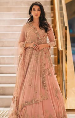 नोरा फतेही के डांस के साथ-साथ उनकी जबरदस्त फिटनेस के भी कायल हैं फैंस,जानें क्या है सीक्रेट