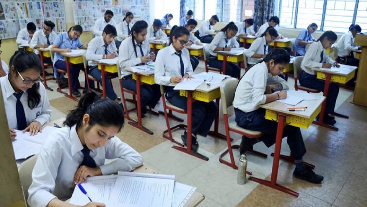 Maharashtra Class 10th time table 2025 Released February 21 to March 17 Complete Date Sheet MSBSHSE 10th Exam: महाराष्ट्र बोर्ड के 10वीं की परीक्षा का शेड्यूल जारी, 17 मार्च तक चलेंगी परीक्षाएं