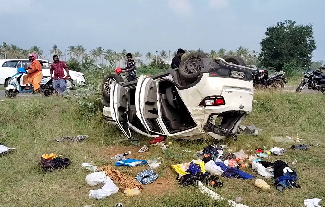 Theni news eight-year-old boy died in a car accident involving Lord Ayyappa devotees returning from Sabarimala tnn சபரிமலை சென்று திரும்பியபோது நேர்ந்த சோகம் - கார் விபத்தில் சிறுவன் உயிரிழப்பு