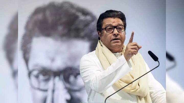 अशातच मनसैनिकांकडून तसेच, सर्वसामान्यांकडून मनसे अध्यक्ष राज ठाकरेंना मुख्यमंत्री व्हा अशी गळ घातली जात आहे. सर्वसामान्यांनी राज ठाकरेंनी मुख्यमंत्रीपदी विराजमान व्हावं, अशी इच्छाही बोलून दाखवली आहे.