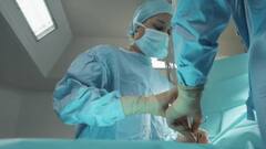 4 घंटे डीप फ्रिज में शव, डॉक्टरों ने पोस्टमॉर्टम में मृत बताया, लेकिन अंतिम संस्कार से पहले जिंदा हो गया शख्स