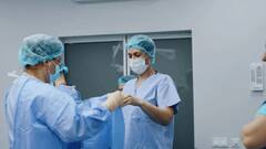 4 घंटे डीप फ्रिज में शव, डॉक्टरों ने पोस्टमॉर्टम में मृत बताया, लेकिन अंतिम संस्कार से पहले जिंदा हो गया शख्स