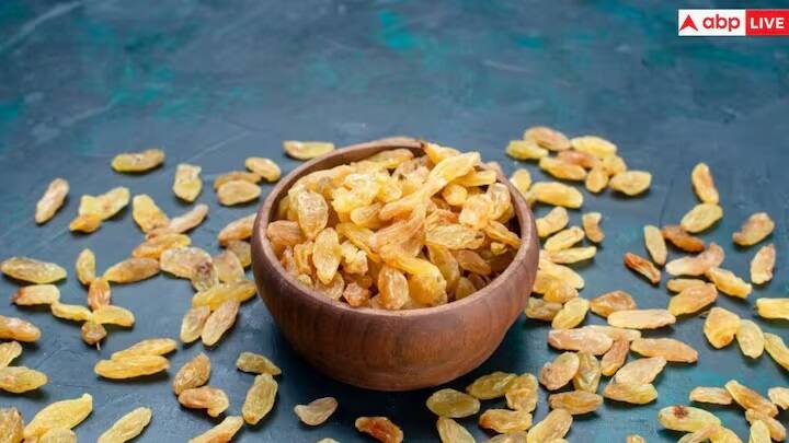 કિસમિસના અન્ય સંભવિત સ્વાસ્થ્ય લાભોનો સમાવેશ થાય છે. હૃદયનું સારું સ્વાસ્થ્ય, ભૂખ ઓછી લાગવી, કોલોનનું બહેતર કાર્ય, સારી દ્રષ્ટિ અને રોગપ્રતિકારક શક્તિમાં વધારો. તમે ઉર્જા માટે સવારે કિસમિસ ખાઈ શકો છો, વર્કઆઉટ પહેલાં, પાચન માટે જમ્યા પછી અથવા સારી ઊંઘ માટે સૂતા પહેલા.