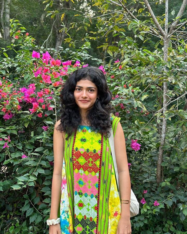 वहीं अहिल्या को एक्टिंग के अलावा सिंगिंग का भी काफी शौक है. इसके अलावा वो गिटार भी बहुत अच्छा प्ले करती हैं.