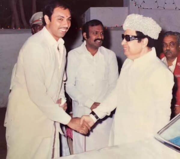 தமிழ் மட்டுமின்றி தெலுங்கு, கன்னடம், ஹிந்தி, மலையாளம் ஆகிய மொழிகளில் ஏராளமான படங்களில் நடித்துள்ளார். சினிமாவில் எவ்வளவு பெரிய நடிகராக இருந்தாலும் வீட்டில் அவர் ஒரு மனைவிக்கு கணவர், மகள் மற்றும் மகனுக்கு அப்பா, பேரன் பேத்திக்கு தாத்தா தானே.