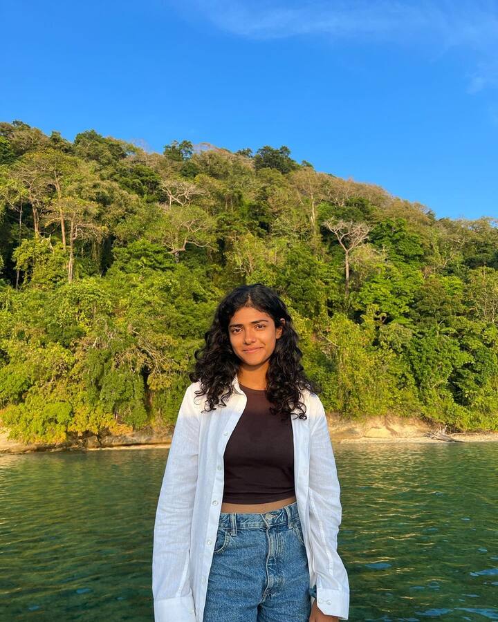 अहिल्या ऑरोविले शहर (यूनिवर्सल सिटी) में पली बढ़ी हैं. जो एक मॉडल, एक्टर, वॉइसओवर आर्टिस्ट, डिजिटल क्रिएटर हैं. जो सोशल मिडिया पर भी काफी पॉपुलर हैं.