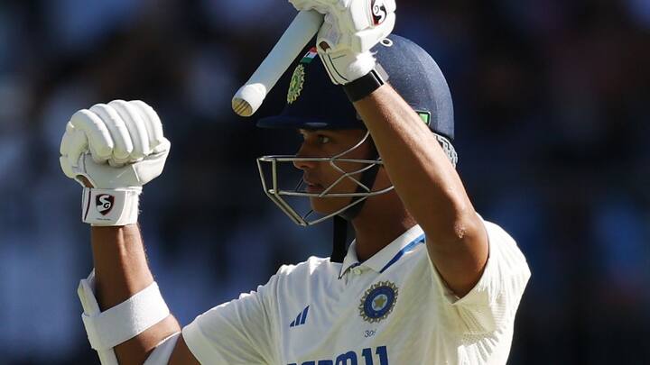 भारत और ऑस्ट्रेलिया के बीच पर्थ में टेस्ट सीरीज का पहला मैच खेला जा रहा है. भारत ने दूसरे दिन का खेल खत्म होने तक 218 रनों की बढ़त बना ली थी.