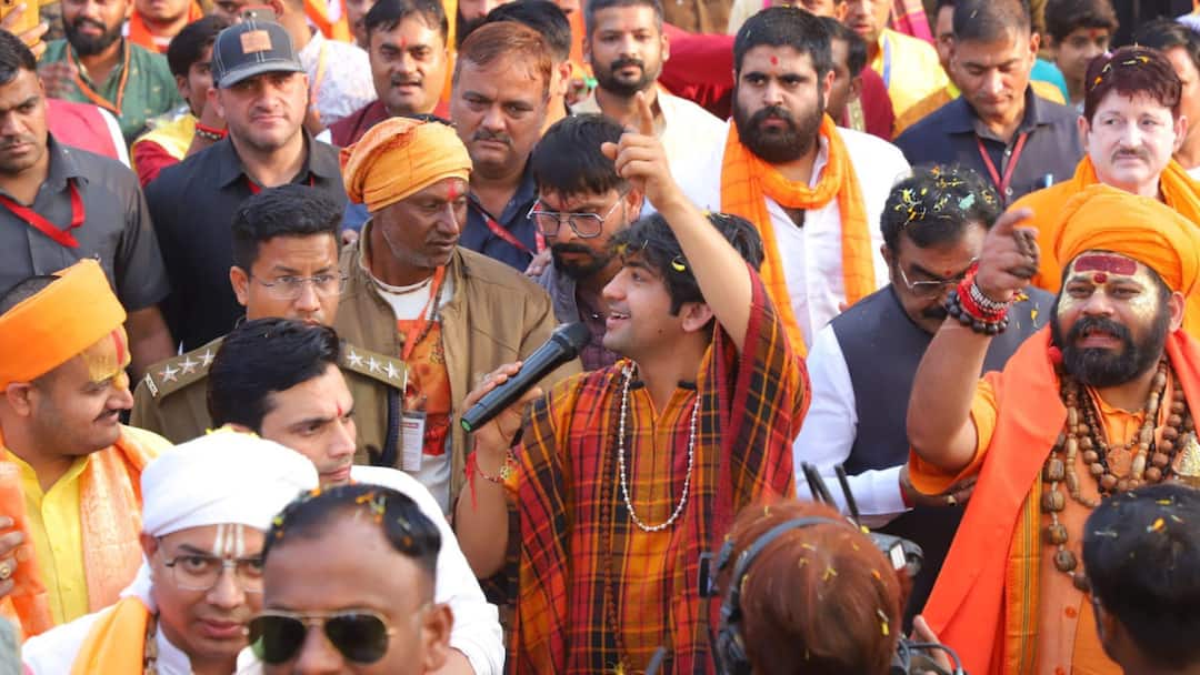 'हिंदू जोड़ो यात्रा में शामिल होने के लिए विदेशों से आ रहे श्रद्धालु', बागेश्वर धाम आश्रम का दावा Pandit Dheerendra Krishna Shastri shocking claims about Hindu Jodo Yatra ann 'हिंदू जोड़ो यात्रा में शामिल होने के लिए विदेशों से आ रहे श्रद्धालु', बागेश्वर धाम आश्रम का दावा