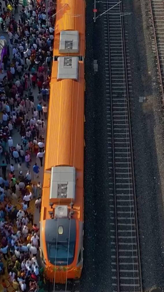 भारत में ट्रेन से रोजाना कितने लोग सफर करते हैं