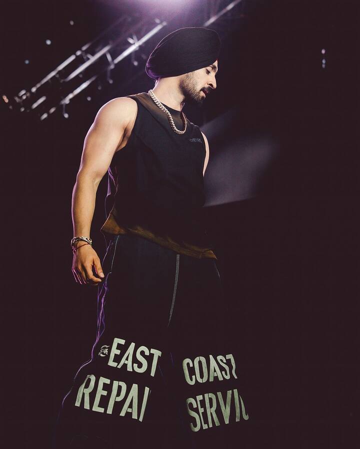 दिलजीत के अनुसार कलाकार इन लोगों को सॉफ्ट टारगेट लगते हैं इसलिए वो हमेशा उन्हें ही छेड़ते हैं. लेकिन आपकी जानकारी के लिए बता दूं कि मैंने जो फिल्में की हैं, उन्हें नेशनल अवॉर्ड्स भी मिले हैं.