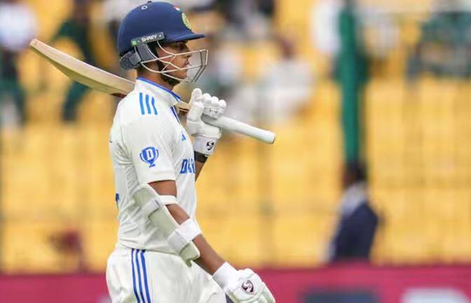 ਯਸ਼ਸਵੀ ਨੇ ਐਡਮ ਗਿਲਕ੍ਰਿਸਟ ਅਤੇ ਬੇਨ ਸਟੋਕਸ ਨੂੰ ਵੀ ਪਿੱਛੇ ਛੱਡ ਦਿੱਤਾ ਹੈ। ਸਟੋਕਸ ਨੇ 2022 'ਚ 26 ਟੈਸਟ ਛੱਕੇ ਲਗਾਏ ਸਨ। ਜਦਕਿ ਗਿਲਕ੍ਰਿਸਟ ਨੇ 22 ਛੱਕੇ ਲਗਾਏ ਸਨ। ਉਸਨੇ ਇਹ ਕਾਰਨਾਮਾ 2005 ਵਿੱਚ ਕੀਤਾ ਸੀ।