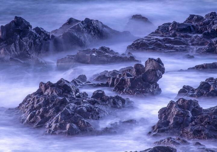 डेन्यूब नदी पर कई बड़े बांध बनाए गए हैं, जिनका उपयोग जलविद्युत उत्पादन के लिए किया जाता है. बता दें इस नदी में कई प्रकार की मछलियां और अन्य जलचर पाए जाते हैं. यह क्षेत्र जैव विविधता के लिए भी जाना जाता है.