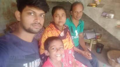 Meet 21-Year-Old Sarfaraz, Daily-Wage Labourer Who Cracked NEET Against All Odds 21 வயது கூலித் தொழிலாளி 300 ரூபாய் ஊதியம்- நீட் தேர்வில் ஜெயித்த கதை- வைரல் வீடியோ!
